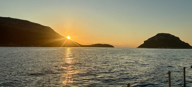 #072 – Von Sardinien nach Elba – Segeln zwischen Sonne, Sturm und Freunden“